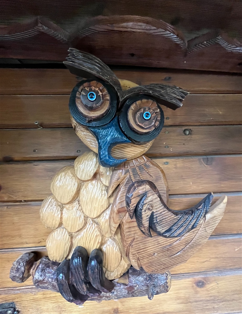 BIG CIVETTA in legno intagliata e decorata a mano.