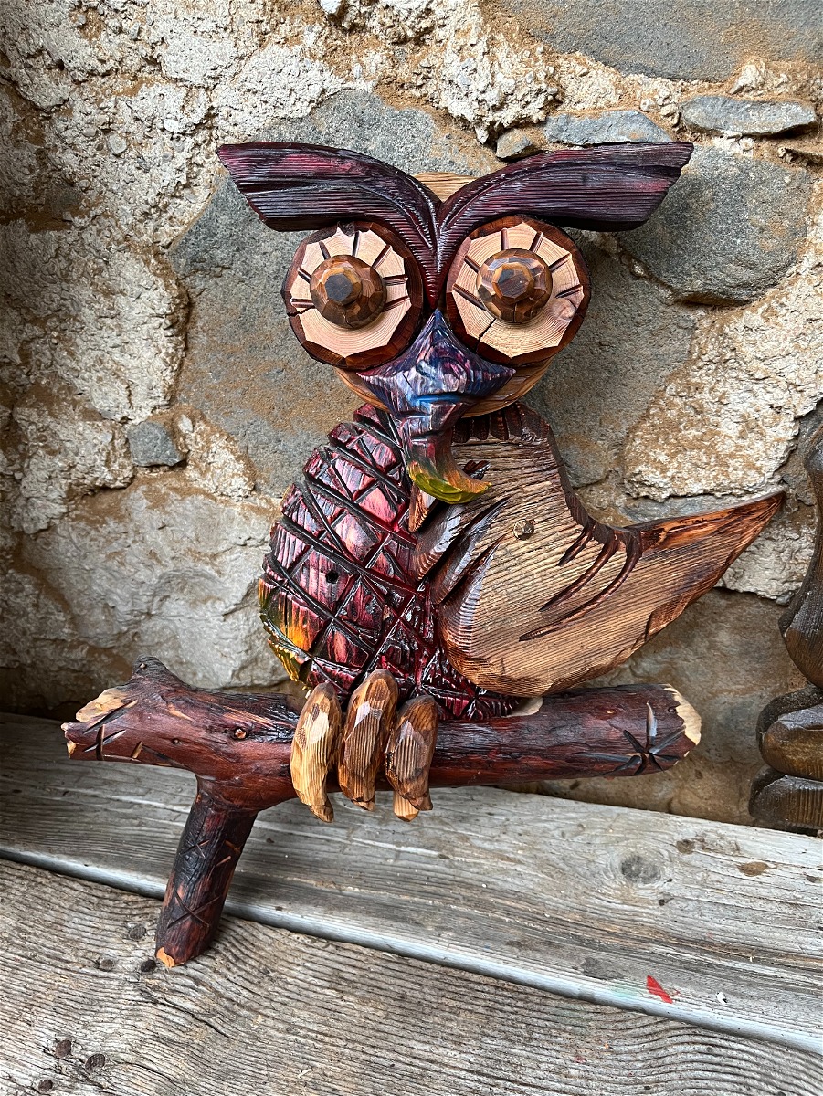 CIVETTA SUL RAMO in legno intagliato e decorato a mano.