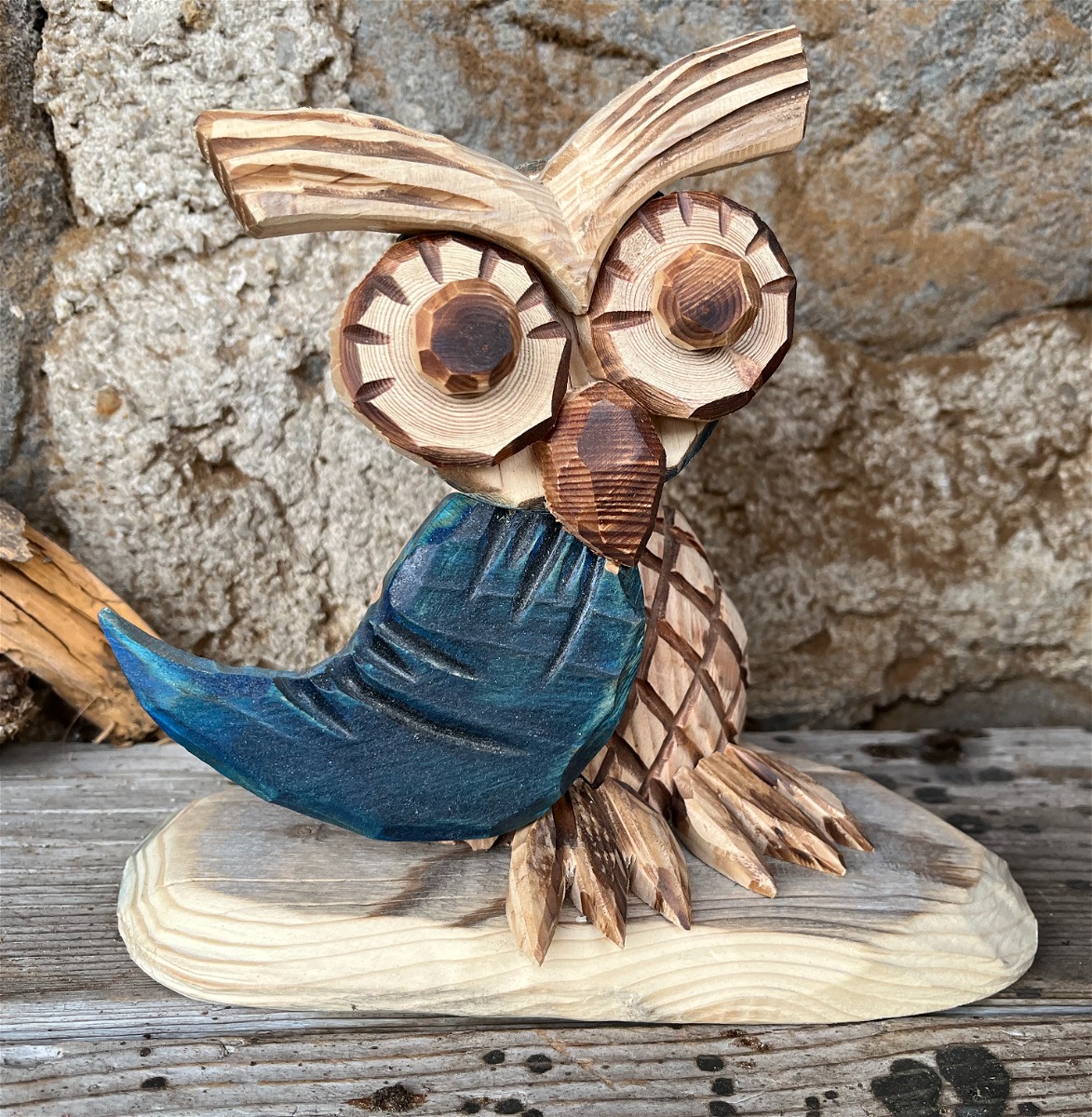 BABY CIVETTA BLU in legno intagliata e decorata a mano.