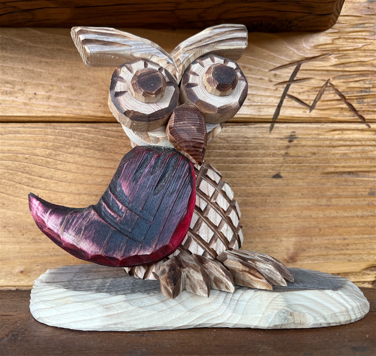 BABY CIVETTA ROSSA in legno intagliata e decorata a mano.
