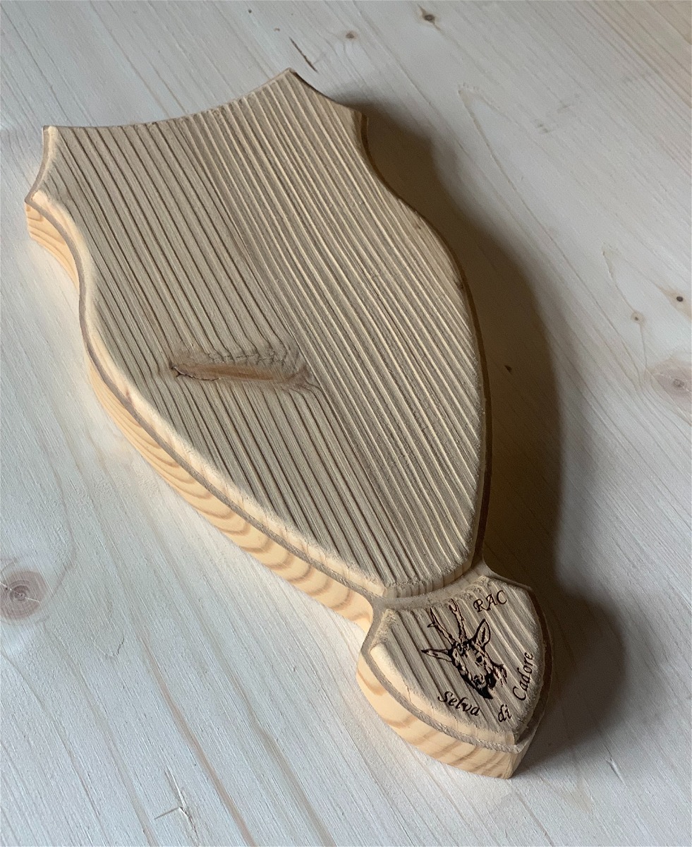 Wooden trophy holder "Capriolo"